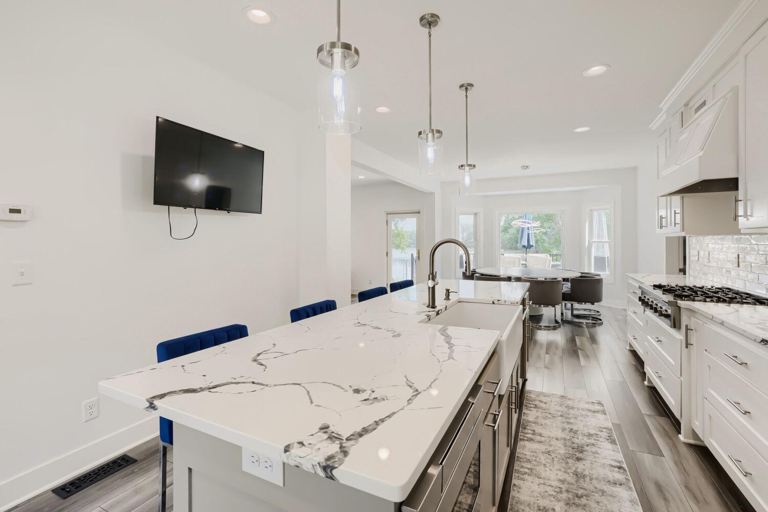 9 Kitchen.jpg