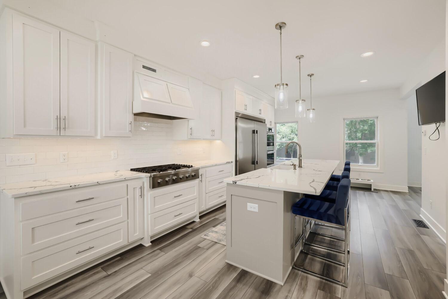 11 Kitchen.jpg