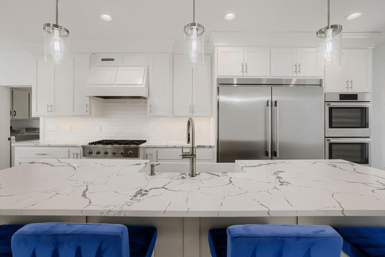 12 Kitchen.jpg