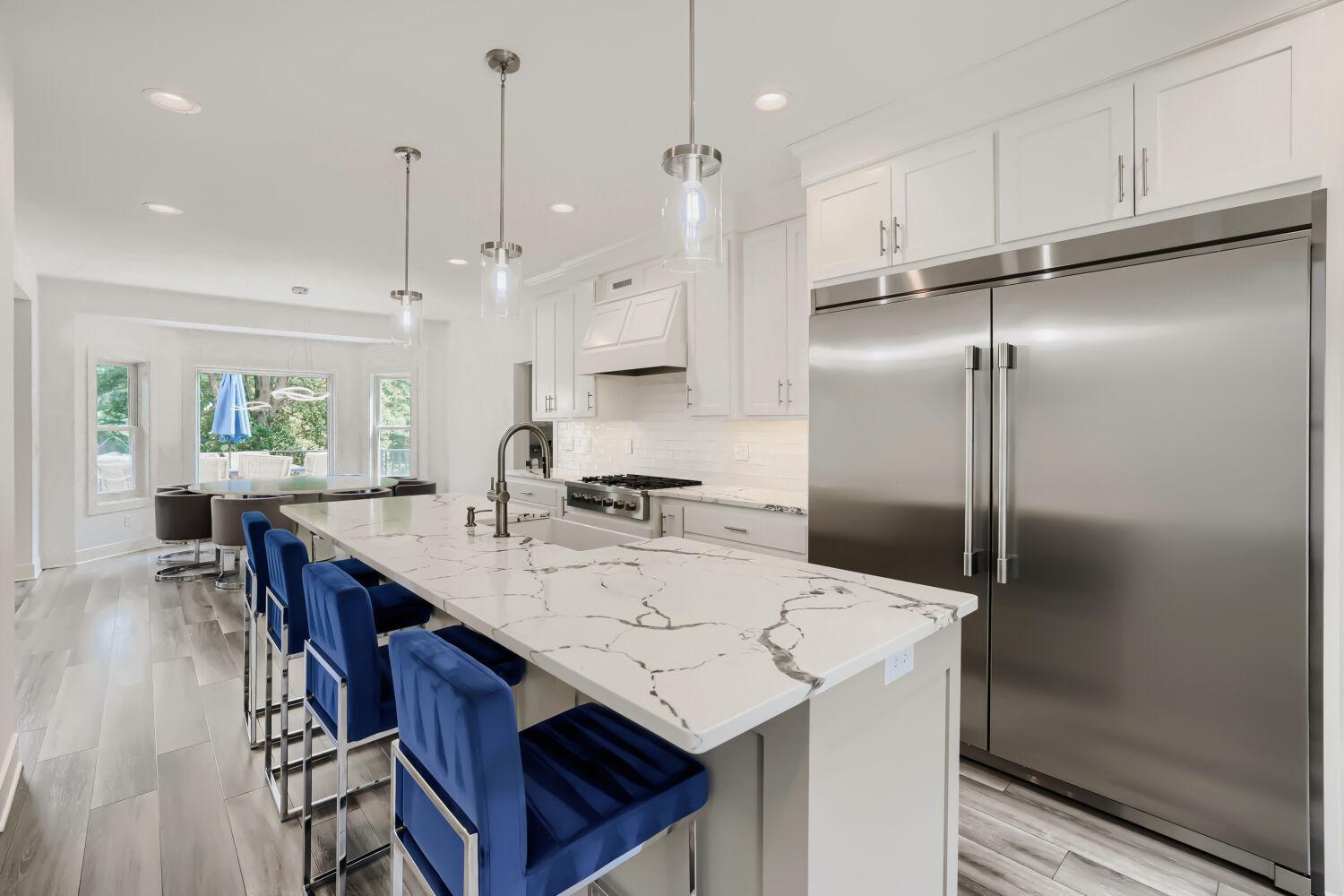 8 Kitchen.jpg