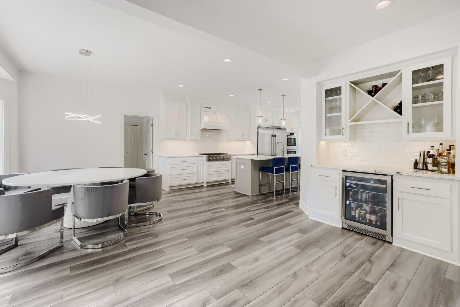 14 Kitchen.jpg
