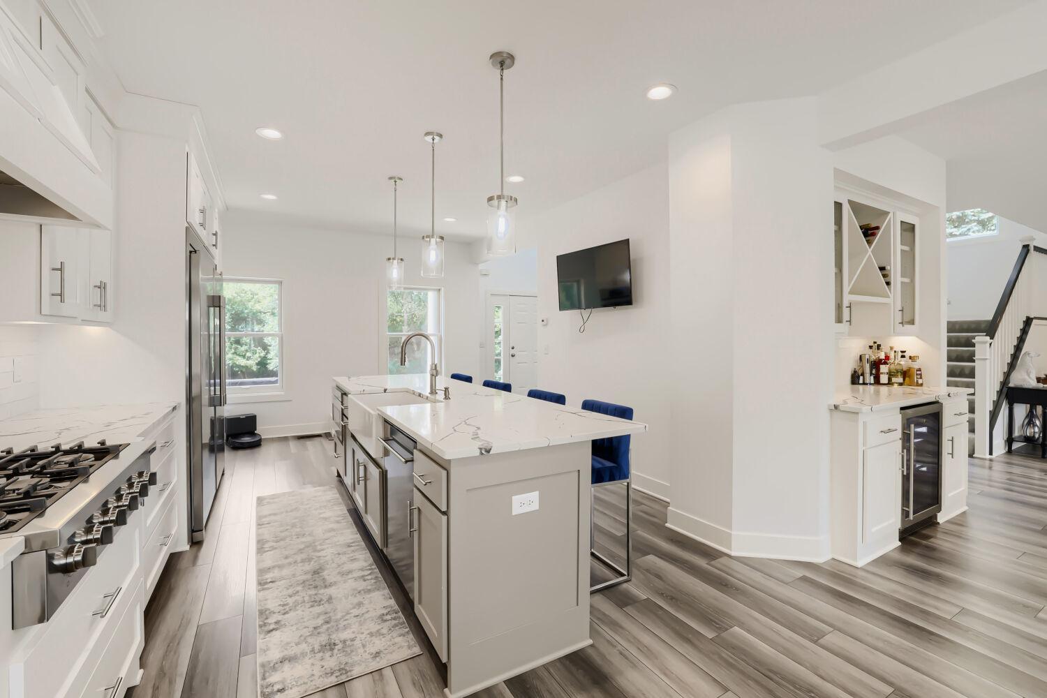 10 Kitchen.jpg