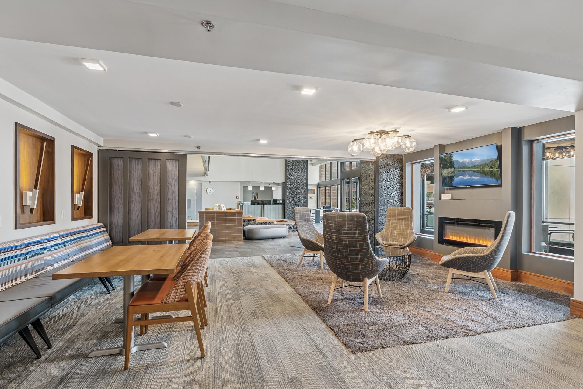 Social Room + Lobby