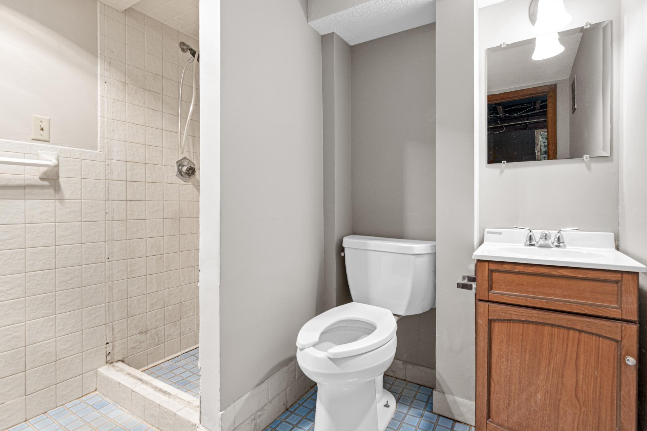 Lower level 3/4 bath