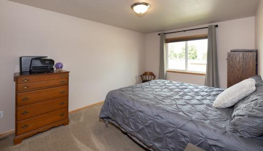 2524 31st Avenue S, Moorhead, MN 56560