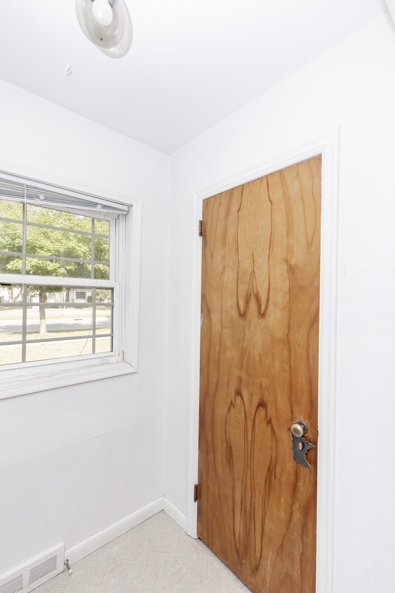 1603 Entryway