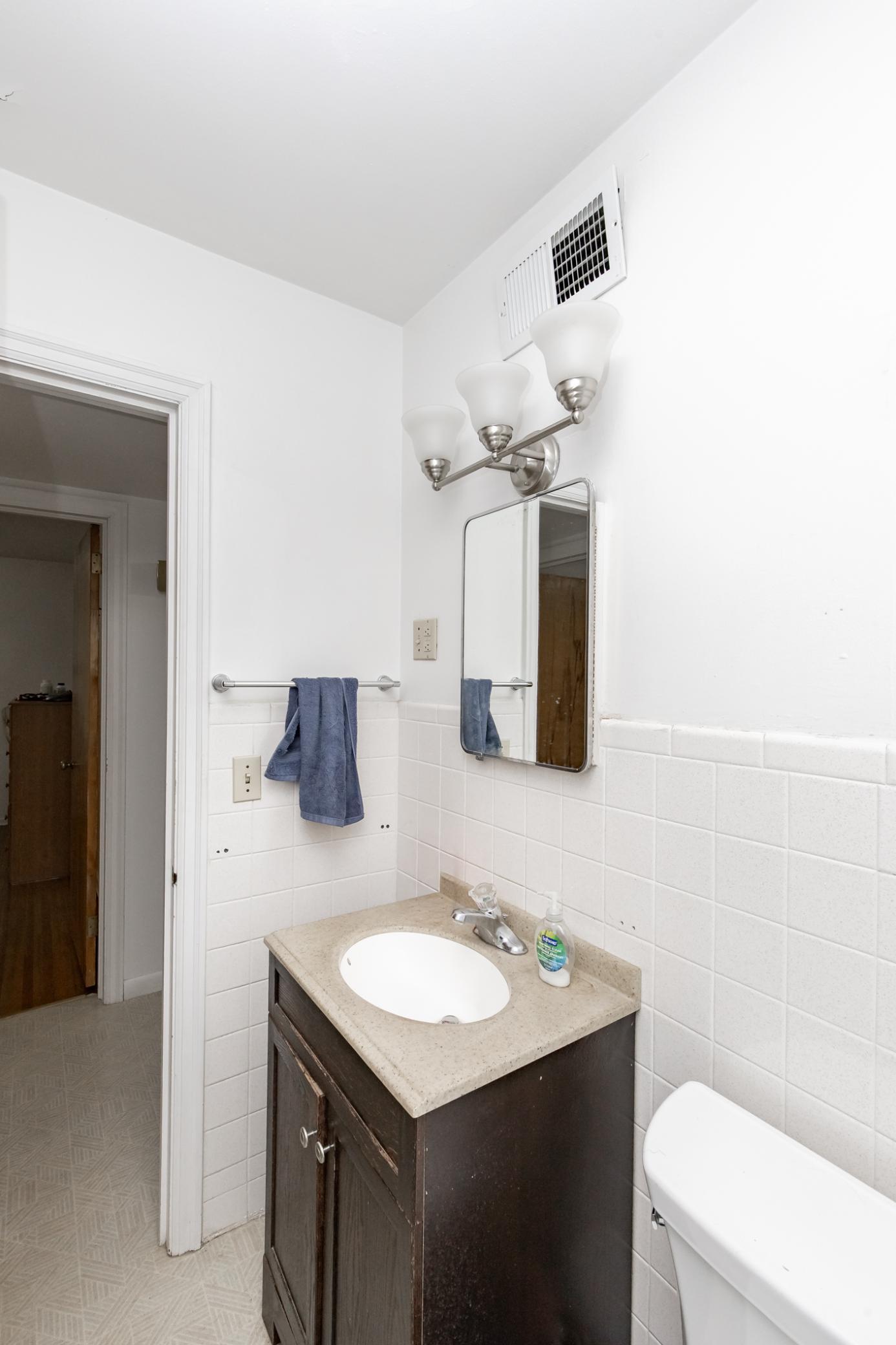 1603 Bathroom
