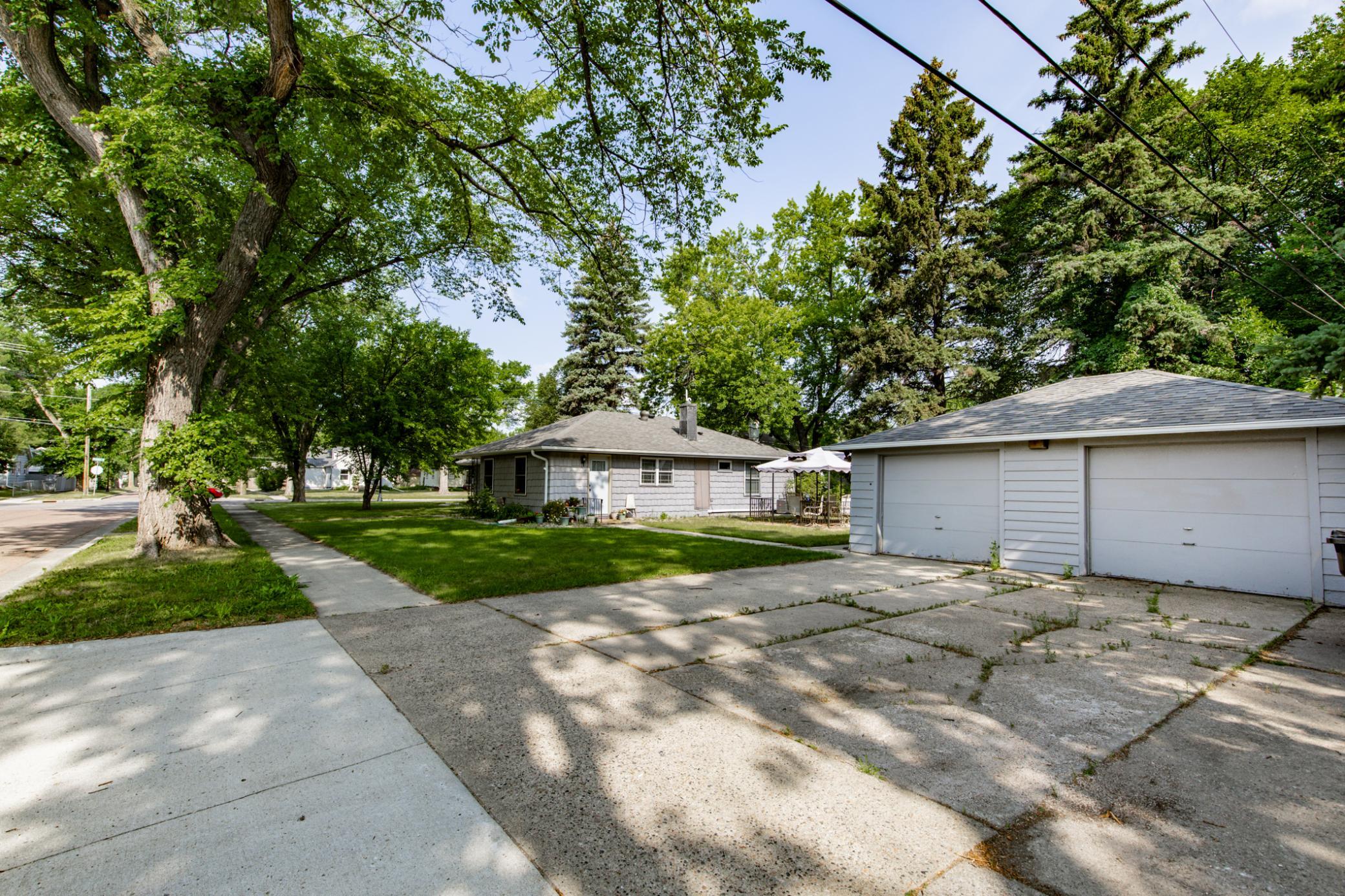 Garage Exterior/Driveway