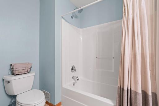 38-web-or-mls-1361 Foxtail Glen-38.jpg