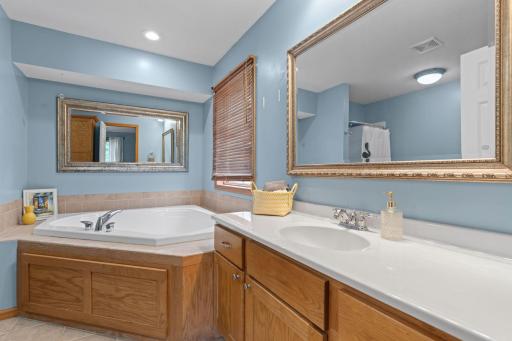 30-web-or-mls-1361 Foxtail Glen-30.jpg
