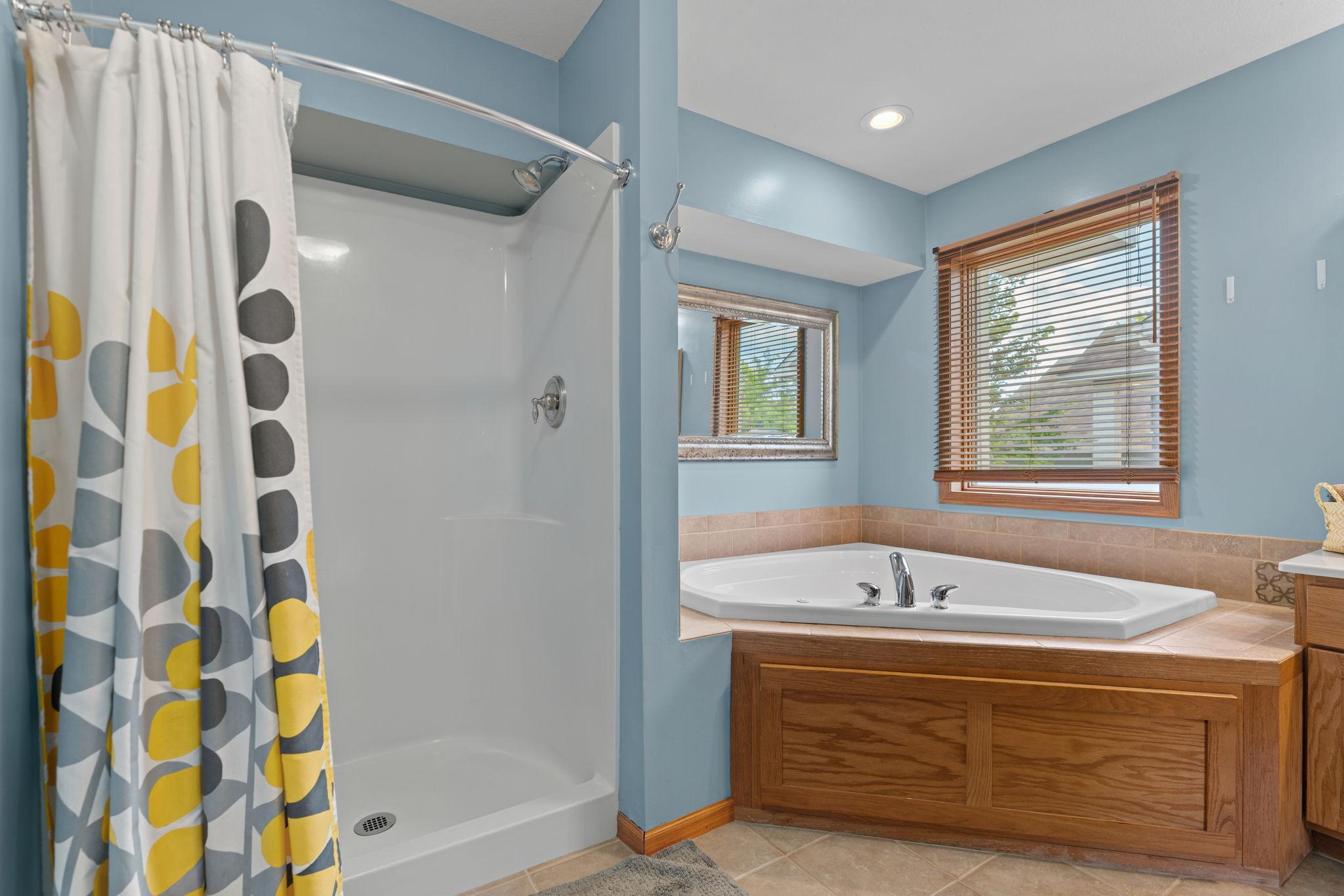 31-web-or-mls-1361 Foxtail Glen-31.jpg