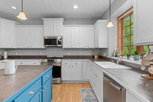 18-web-or-mls-1361 Foxtail Glen-18.jpg