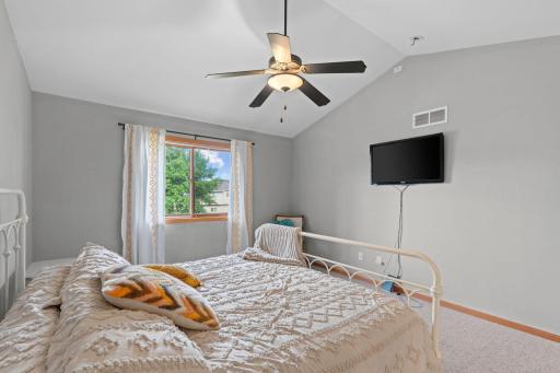 29-web-or-mls-1361 Foxtail Glen-29.jpg