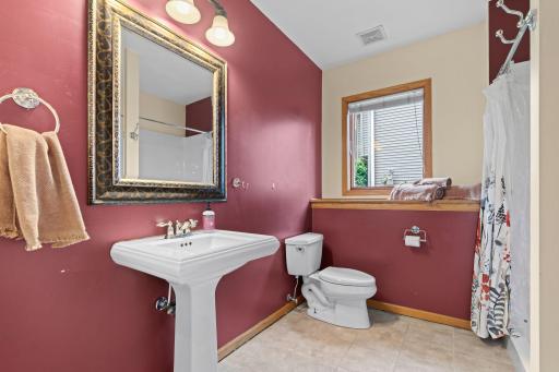 46-web-or-mls-1361 Foxtail Glen-46.jpg