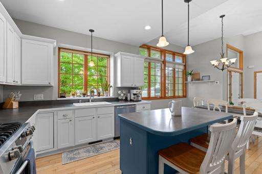 20-web-or-mls-1361 Foxtail Glen-20.jpg