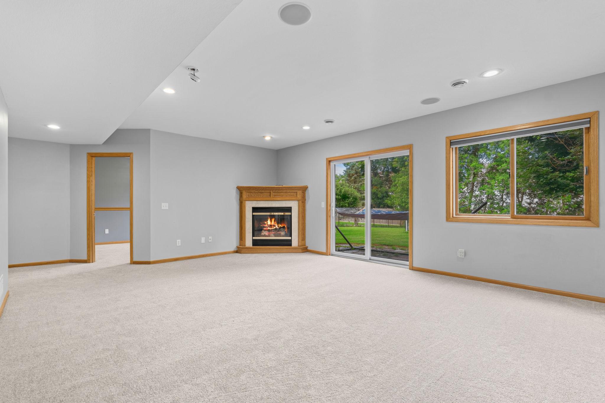 41-web-or-mls-1361 Foxtail Glen-41.jpg