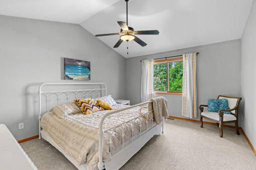 27-web-or-mls-1361 Foxtail Glen-27.jpg