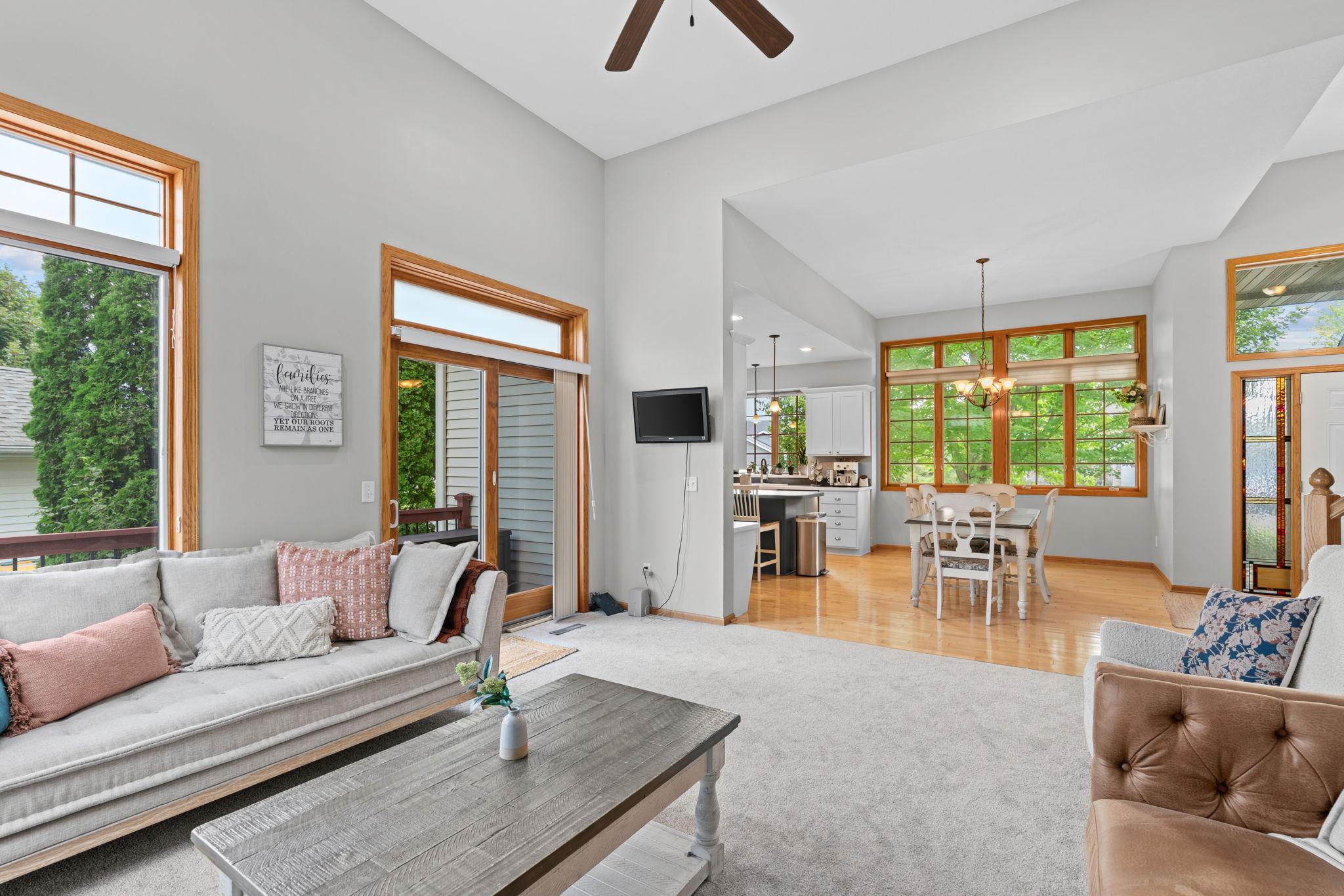 24-web-or-mls-1361 Foxtail Glen-24.jpg
