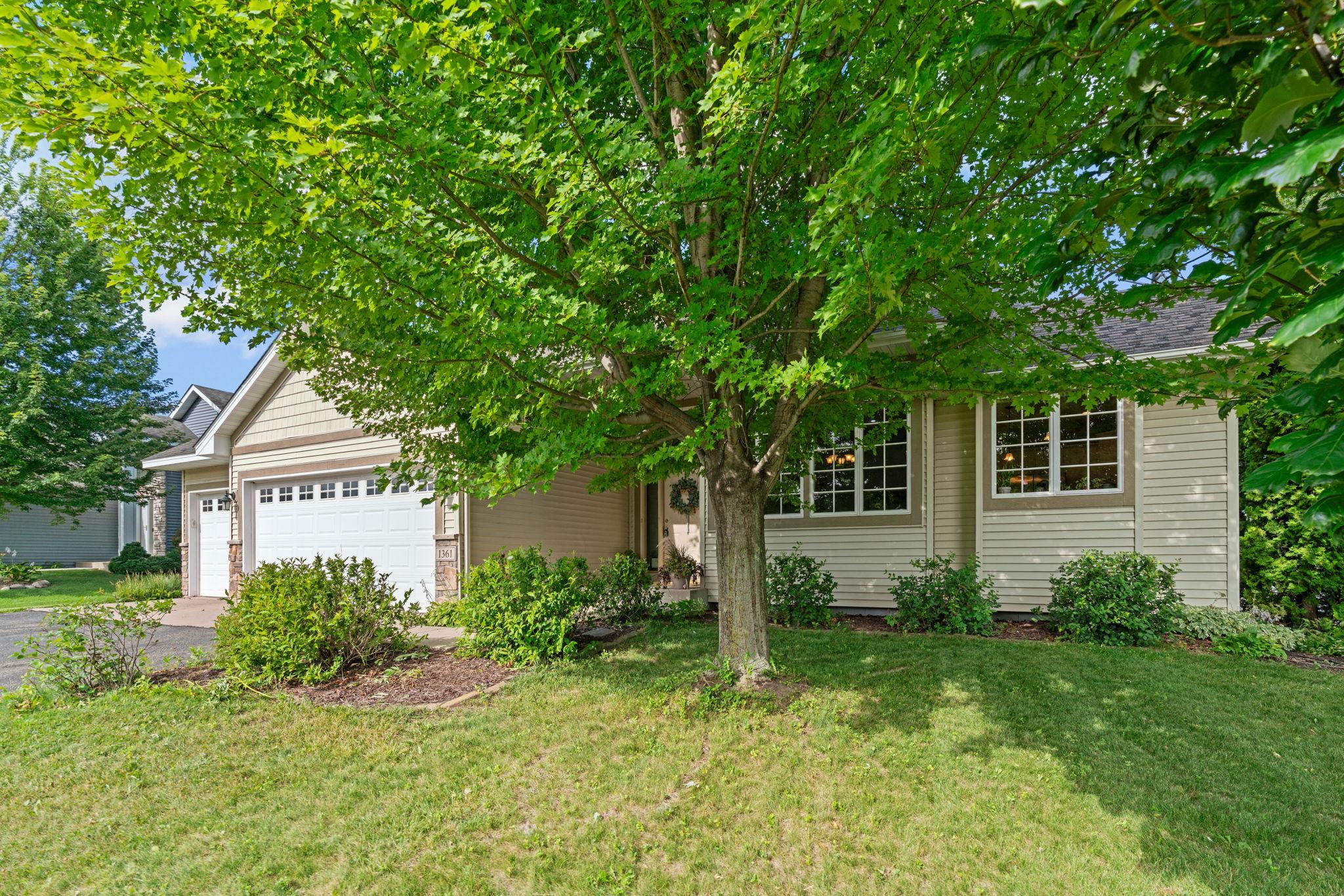 3-web-or-mls-1361 Foxtail Glen-3.jpg