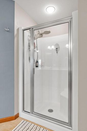43-web-or-mls-950 Drew Dr-43.jpg