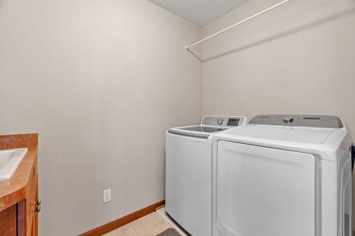 36-web-or-mls-950 Drew Dr-36.jpg