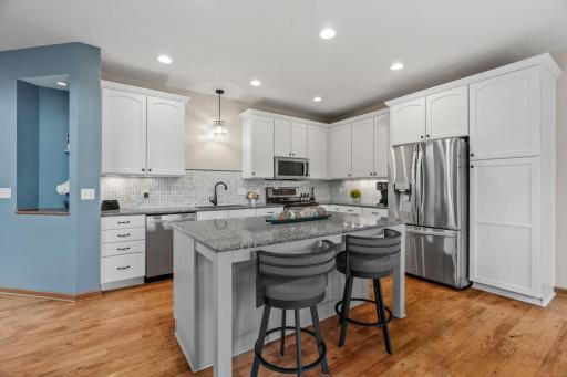 21-web-or-mls-950 Drew Dr-21.jpg
