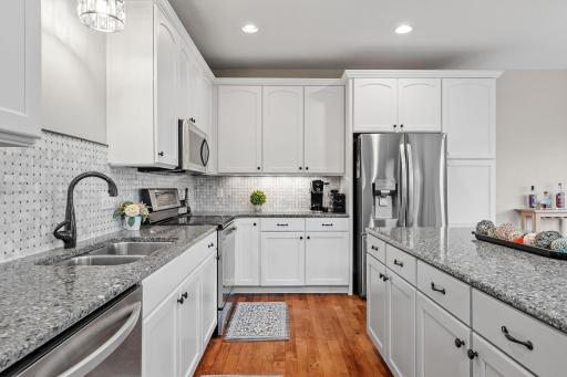 22-web-or-mls-950 Drew Dr-22.jpg