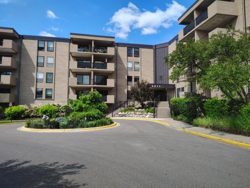 6670 Vernon Avenue S, 407, Edina, MN 55436