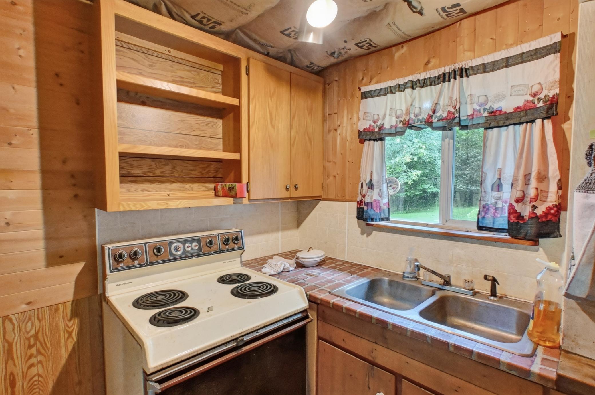 Kitchen2.jpg