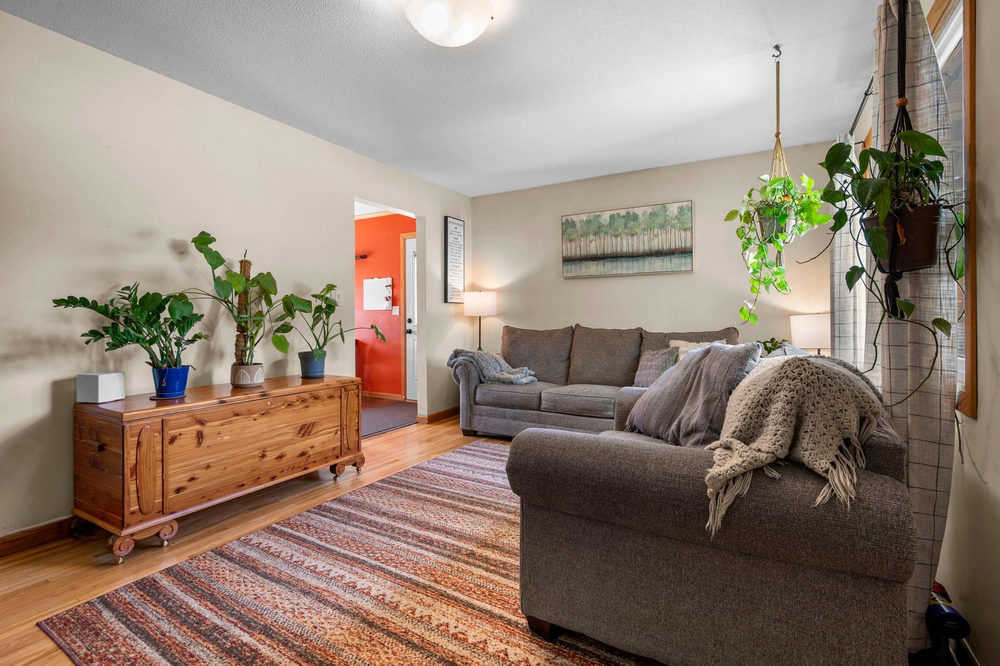 13-web-or-mls-6620 167th St W-4.jpg