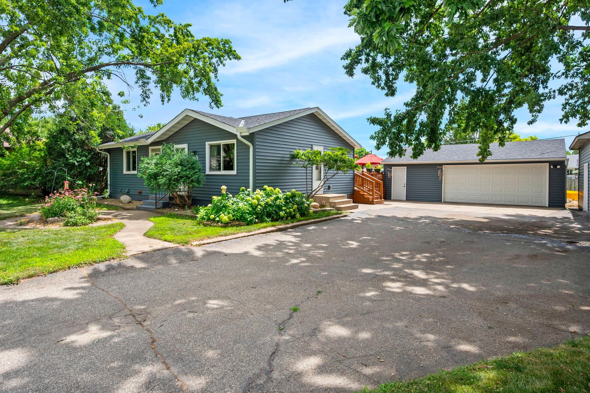 4-web-or-mls-6620 167th St W-226.jpg