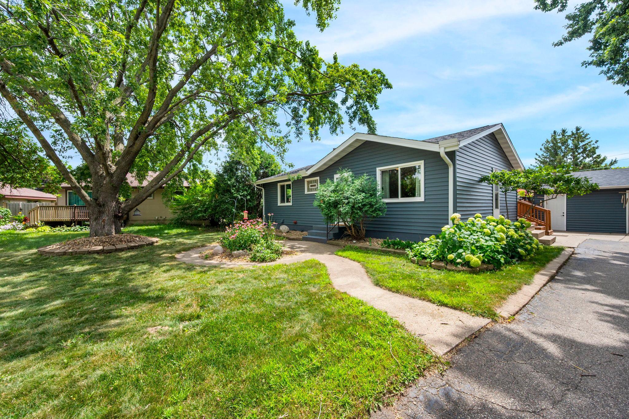 9-web-or-mls-6620 167th St W-244.jpg