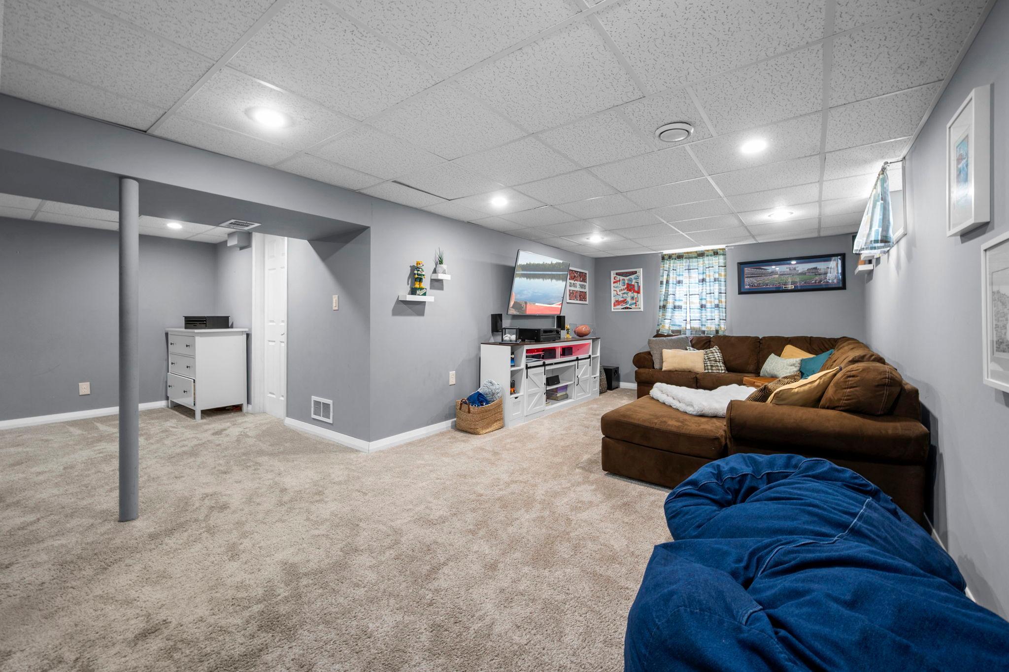 39-web-or-mls-6620 167th St W-134.jpg