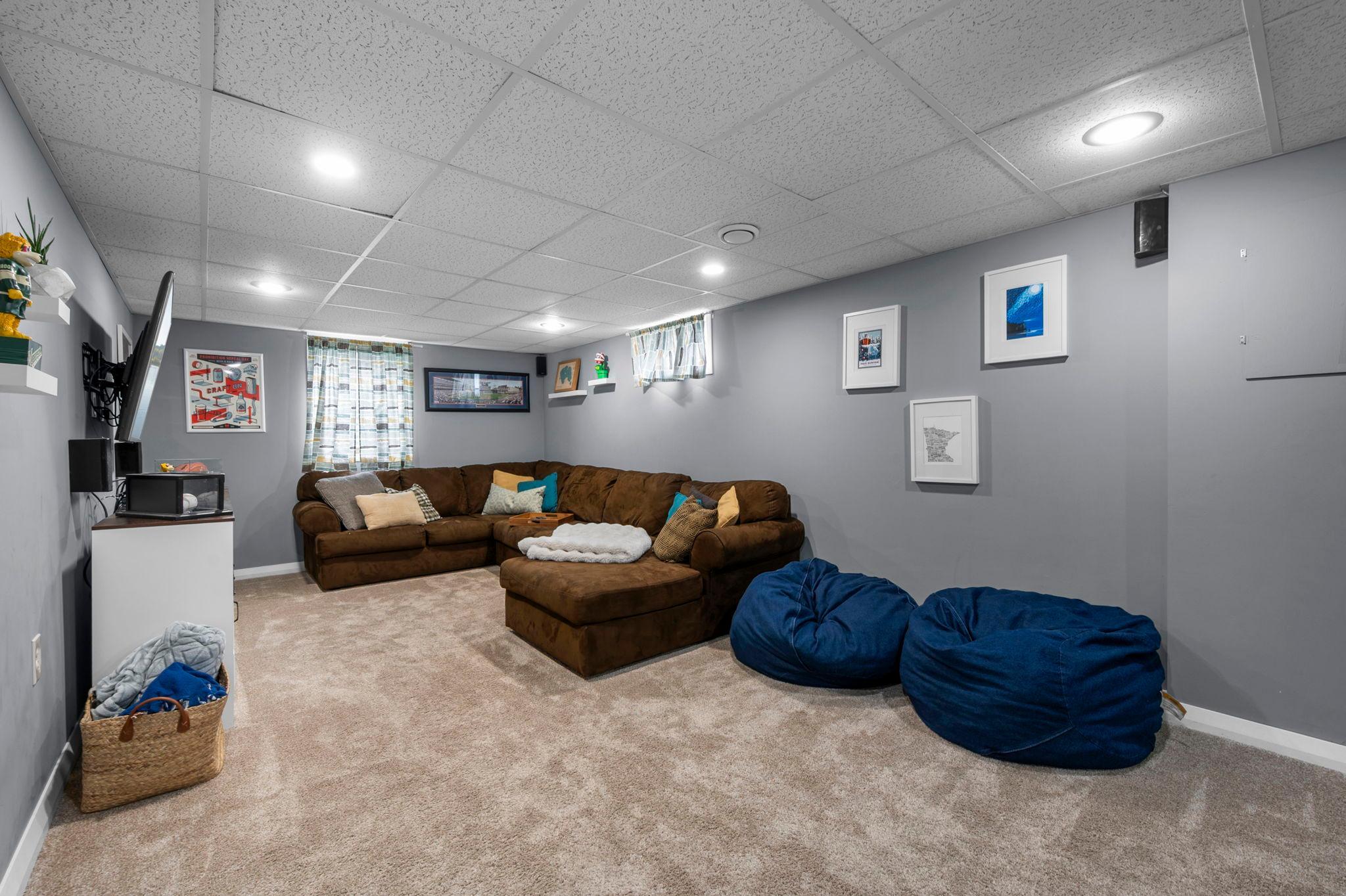 37-web-or-mls-6620 167th St W-125.jpg