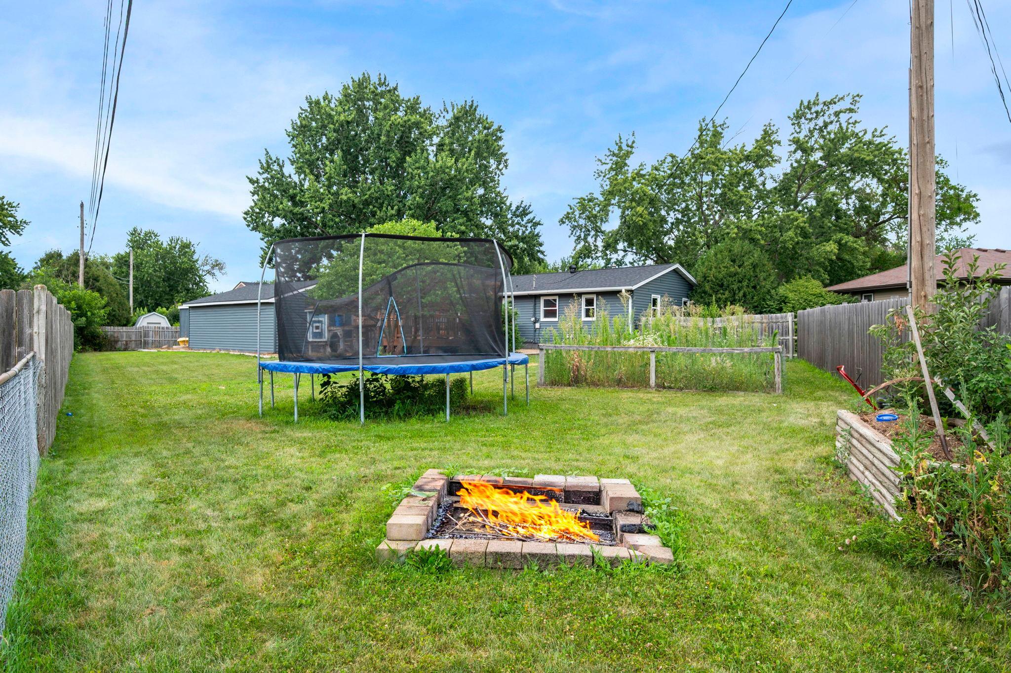 61-web-or-mls-6620 167th St W-326.jpg