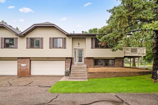 Photo for 899 Lawnview Avenue, Shoreview, MN 55126 - listing #7115357 Charming Split-Level End Unit Townhome in Shoreview