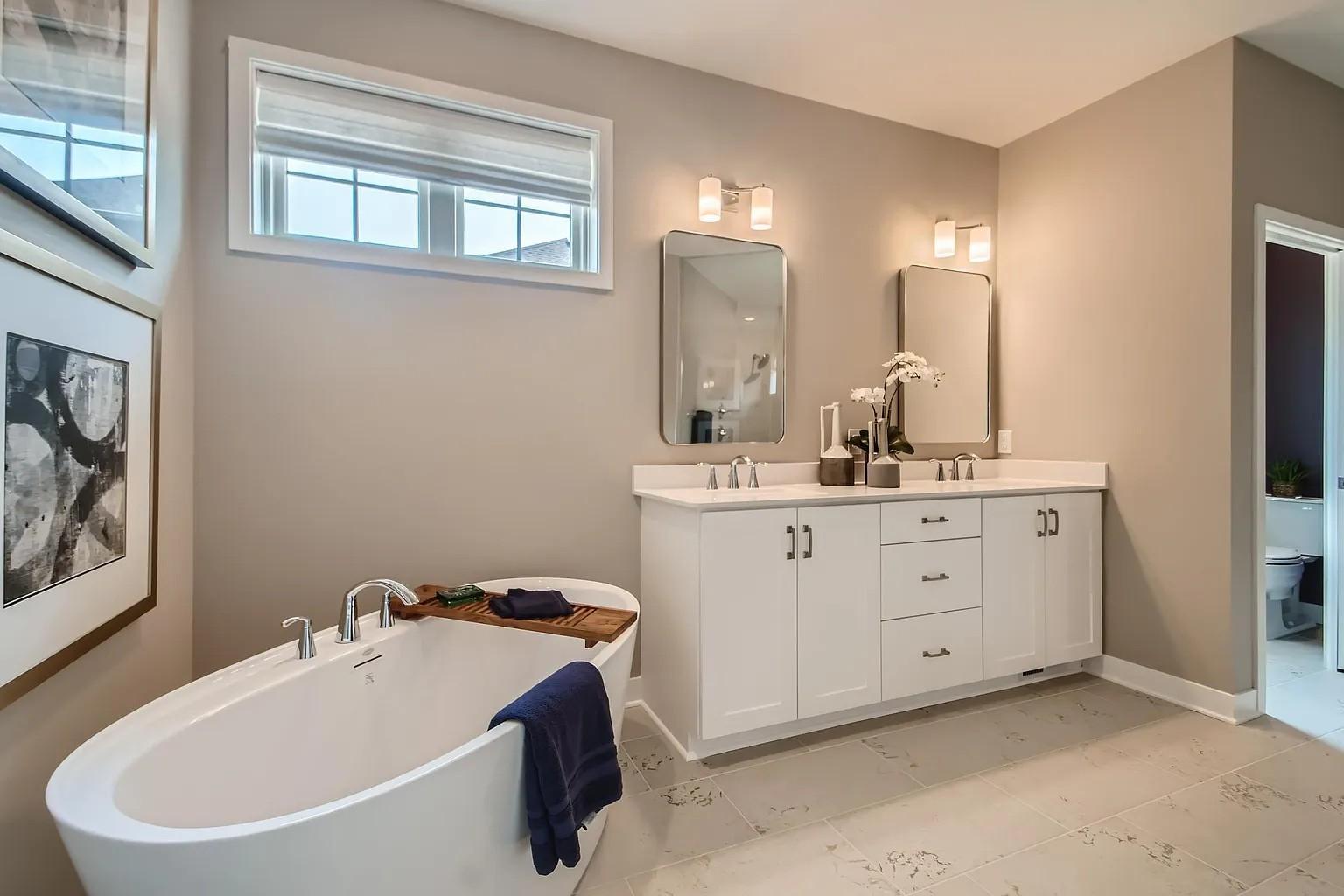 owners bath.jpg