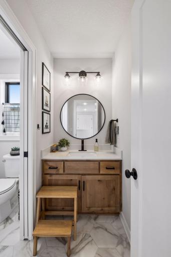 Upper Level Hallway Full Bathroom