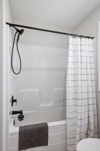 Upper Level Hallway Full Bathroom