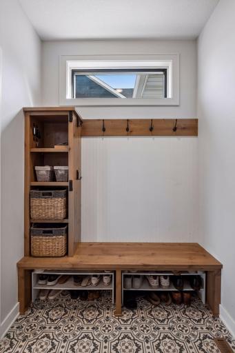 Mudroom Bench w/ Hooks!