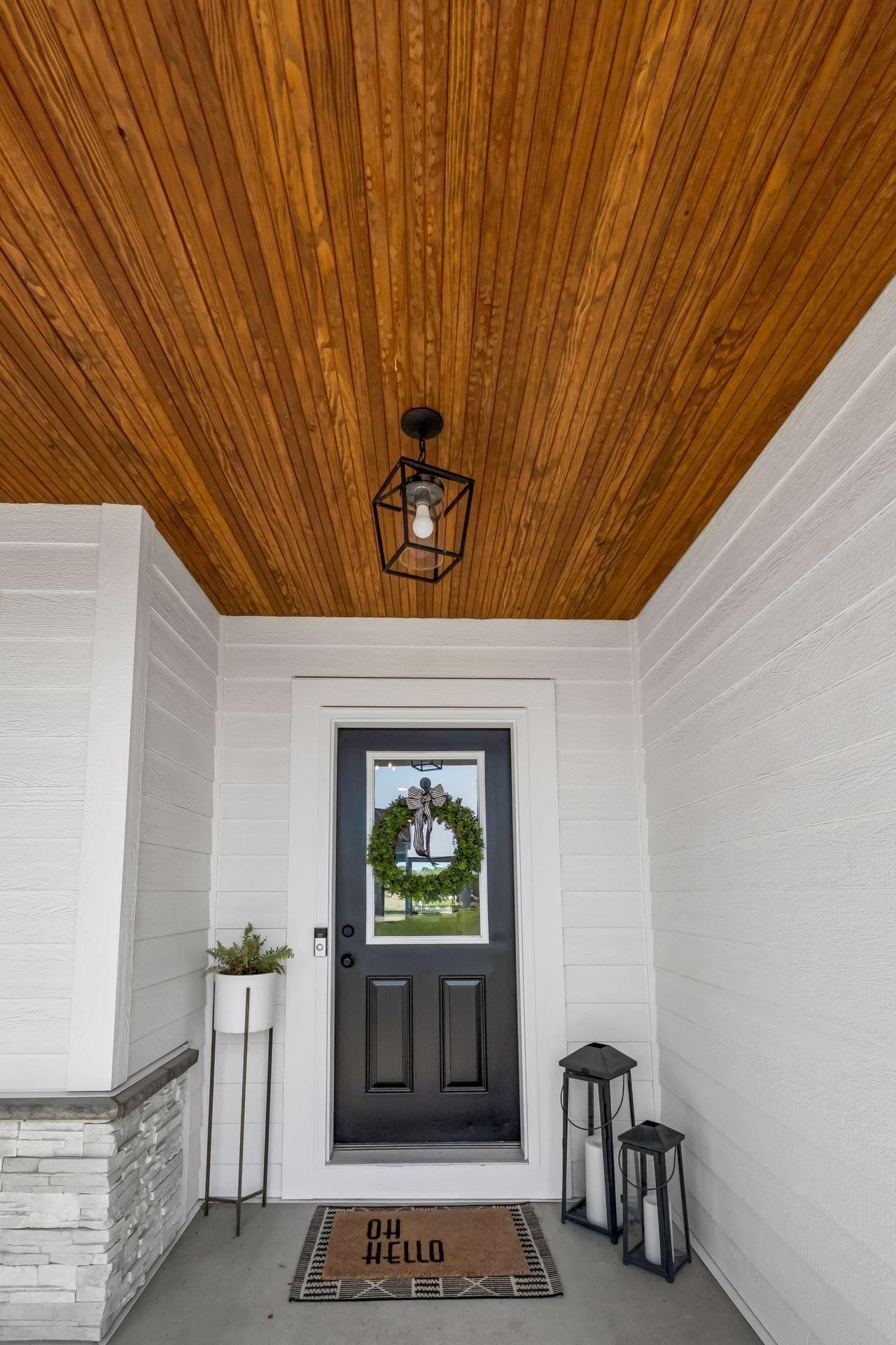 Exterior Front Entry