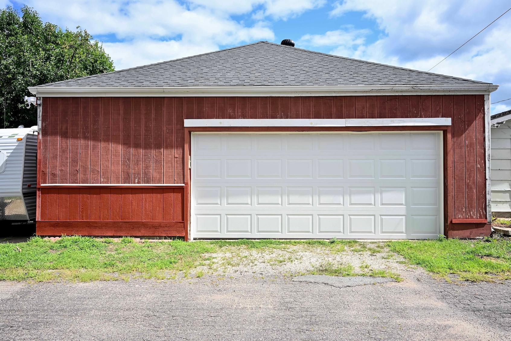 6 Garage.jpg