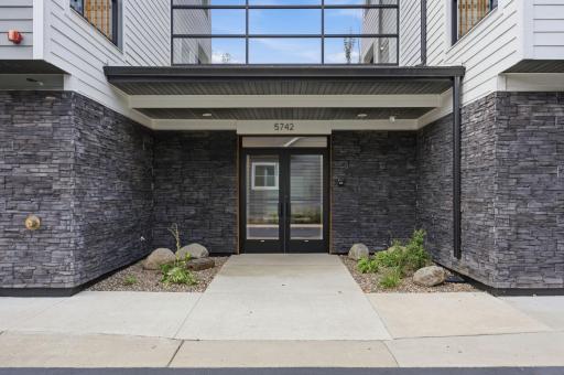 5742 Shady Oak Road S, 7, Minnetonka, MN 55343