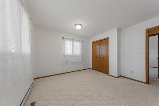 31 main bedroom.jpg