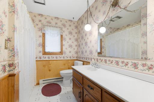 25 bathroom.jpg