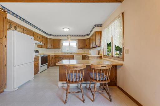 19 kitchen.jpg