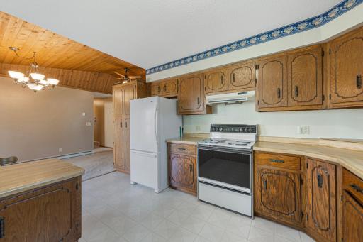 23 kitchen.jpg