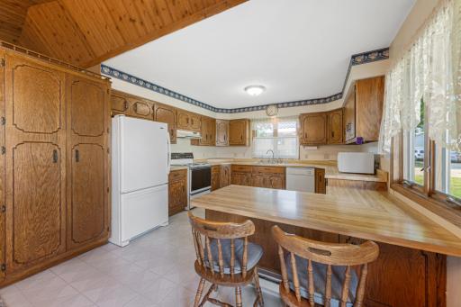 20 kitchen.jpg
