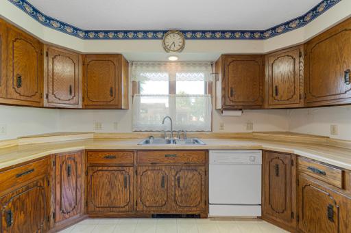 21 kitchen.jpg