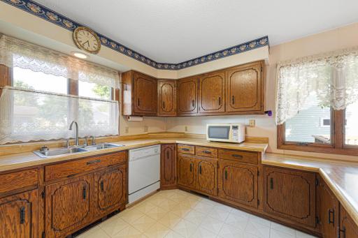 22 kitchen.jpg